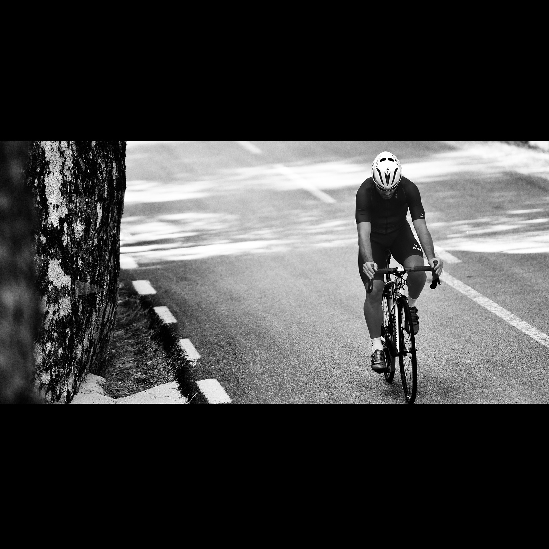 Black and white cycling photograph by Tiago Silva